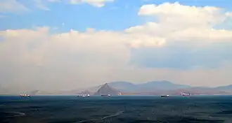 Вид на залив Находка и сопки Брат и Сестра в апреле