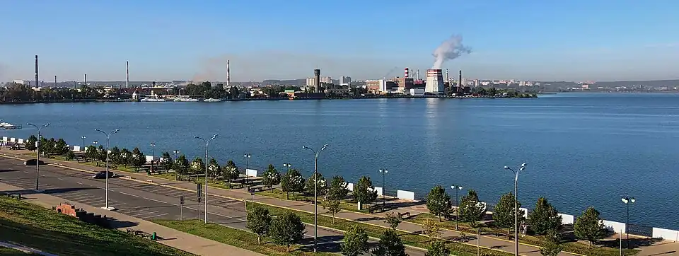 Вид на набережную и пруд