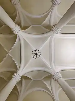 Потолок «готического фойе»