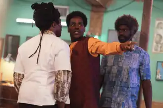 Барбер, Доктор и Омо внутри барбершопа