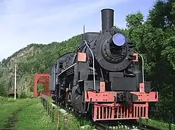 Паровоз-памятникв поселке Половинная