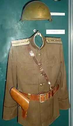 Шлем образца 1940 г., и снаряжение офицера связи РККА, 1943 г.