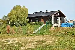 Жилой дом: ул. Бутырская, 24 — вид со стороны озера Средний Кабан (сентябрь 2020)