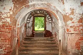 Внутри склепа (2019)