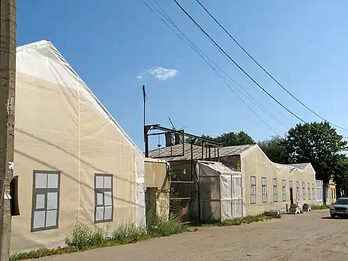 Фасады станции, законсервированные для будущего ремонта (2021)