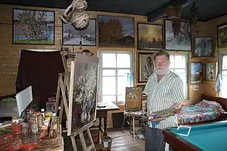 В. Н. Коркодым за работой в мастерской. 2014 год