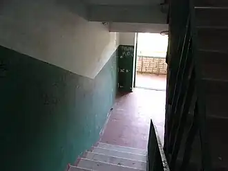 Лестничная площадка 8-го этажа, где Криштопа пытался изнасиловать и убить жертву.