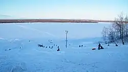 Зимний отдых на «Заимке Плюснина» (Между сёлами Краснореченское и Рощино. До 1990-х гг.&nbsp;— крайкомовские дачи.)