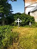 Крест над предполагаемым местом захоронения князя Феодора. Алексино, храм Рождества Пресвятой Богородицы