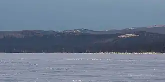 Вид на гору Крутой Ключ (в центре, на горизонте) с озера Тургояк зимой