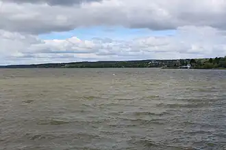 Вид на пруд с заводской набережной в Нытве