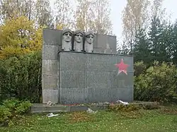 Памятник героям-лётчикам С. М. Алёшину, Н. А. Боброву и В. А. Гончаруку.