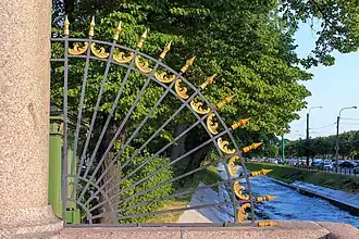 Добавленный Шарлеманем элемент