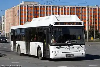 ЛиАЗ-5292.71 на площади Конституции, апрель 2020 года