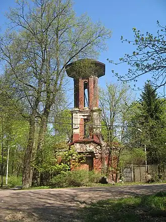 Водонапорная башня бывшей усадьбы «Мордвиновка» у пересечения улиц Немкова и Левитана