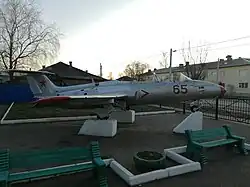 Самолёт-памятник Aero L-29 Delfin ул. Карла Маркса, 28