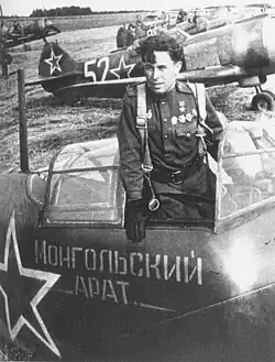 Герой Советского Союза А.И. Майоров в кабине истребителя Ла-5ФН