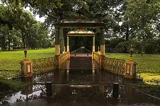 Мост с цветочным узором