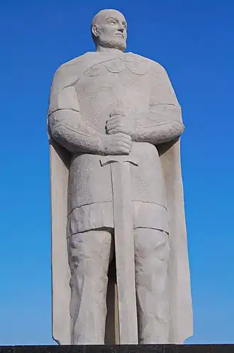 Памятник князю Святославу в Мариуполе