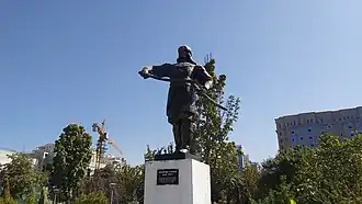 Монумент Махмуда Тараби в Душанбе, Таджикистан