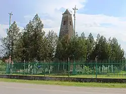 Вид башни с дороги