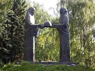 Памятник «Скорбящие матери»