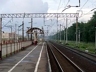 Платформа № 2 для электропоездов к Санкт-Петербургу