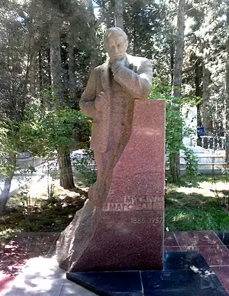 Надгробный памятник Магомаеву