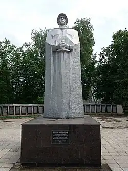 Памятник погибшим воинам-володарцам.