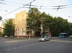 Пересечение 15-й Парковой улицы (справа) с Измайловским бульваром