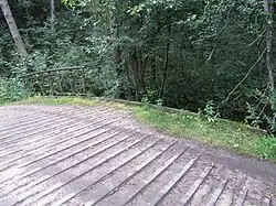 Мост через канал с реки Колпанки. Перила частично срезаны современными мародёрами...