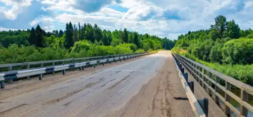 Мост через Пушму, вид на левый берег реки