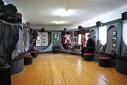 Общий вид зала с экспозицией, посвящённой жизни Алексея Пешкова (Горького) в Красновидово