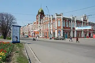 Фасад здания со стороны проспекта Ленина