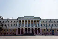 Здание нижегородской семинарии. Пл. Минина и Пожарского, 7