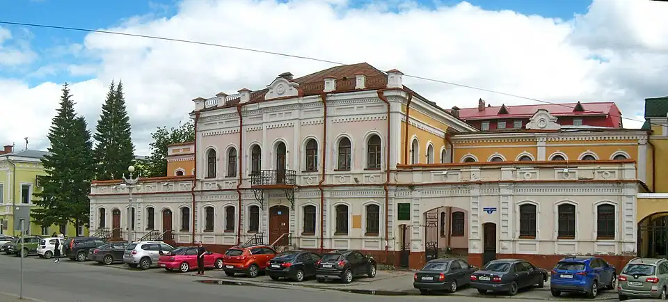 дом 8&nbsp;— бывший дом купчихи Ф.&nbsp;С.&nbsp;Пастуховой. В 1863 году здесь была открыта томская Мариинская женская гимназия. В 1880-х годах в доме жил Томский губернатор А.&nbsp;Ф.&nbsp;Анисьин. &nbsp;памятник архитектуры&nbsp;(региональный) № 7000054000