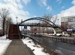 Надземный пешеходный переход на Нижней Террасе.