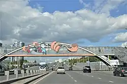 Надземный пешеходный переход на Оренбургском тракте: вид в сторону Танкового кольца