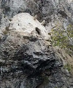 Наскальная башня