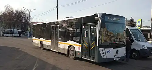 Пригородный автобус НефАЗ-5299-31-52  на стоянке рядом с &nbsp;Подольск, апрель 2023 года