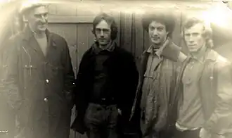 Николай Вольфович Фарбман (слева) со студентами 5-го курса на уборке лука в деревне Кроптово Бессоновского района (сентябрь 1978)