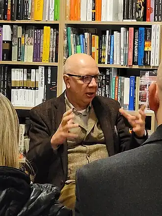 Николай Плотников на дискуссии «Что даёт философия для понимания происходящей катастрофы» авторов сборника «Перед лицом катастрофы» в книжном магазине Babel Books Berlin 1 декабря 2023&nbsp;года