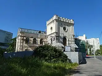 Здание во время проведения ремонтных работ в 2022 году