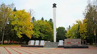 Стела и Вечный Огонь в сквере Победы