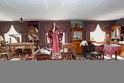 Холл Отеля Vostok - фрагмент убранства крестьянской избы первой половины 20 века