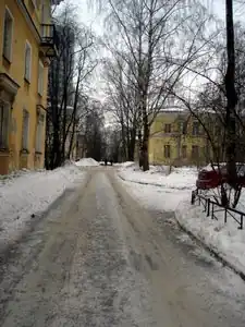 Вид от дома 77 корпус 3 на проспект Тореза. Справа — дом 79 корпус 2 (фото 30.12.2012).