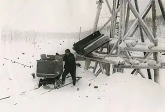 Отвальный молодёжной бригады Шароватова позразделения «Маршальский» Сироткин Валентин Спиридонович. Из фотоальбома «Из опыта политико-воспитательной работы среди заключенных» Индигирского ИТЛ УСВИТЛа. 1957&nbsp;г.