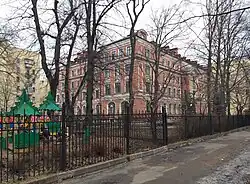 Бывшее здание «Общества Белого Креста» с домовым храмом св. благоверного князя Михаила Тверского; Очаковская улица, 6.