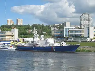 Корабль-музей «Чебоксары» (ПСКР 2-го ранга проекта 12412) у причала речного вокзала г. Чебоксары (2022 год).До списания в 2017 году входил в состав ПУ ФСБ России по Калининградской области.