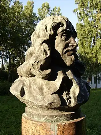 Памятник-бюст Р. Декарту. Фото 2011 г.